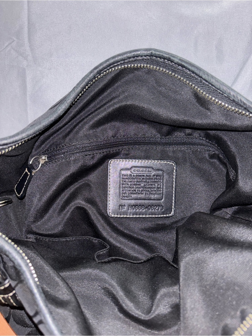 Coach Black Signature Hobo Shoulder Bag - Picture 4 of 7